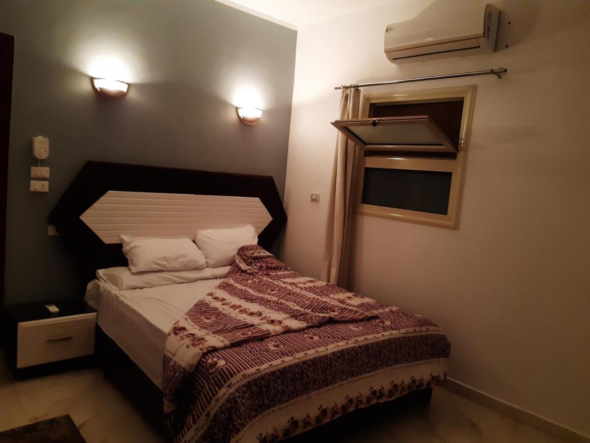 German Dolphin Apartment El Qoseir Екстериор снимка