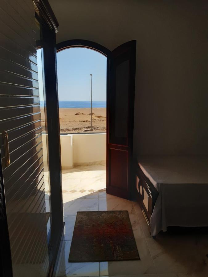 German Dolphin Apartment El Qoseir Екстериор снимка