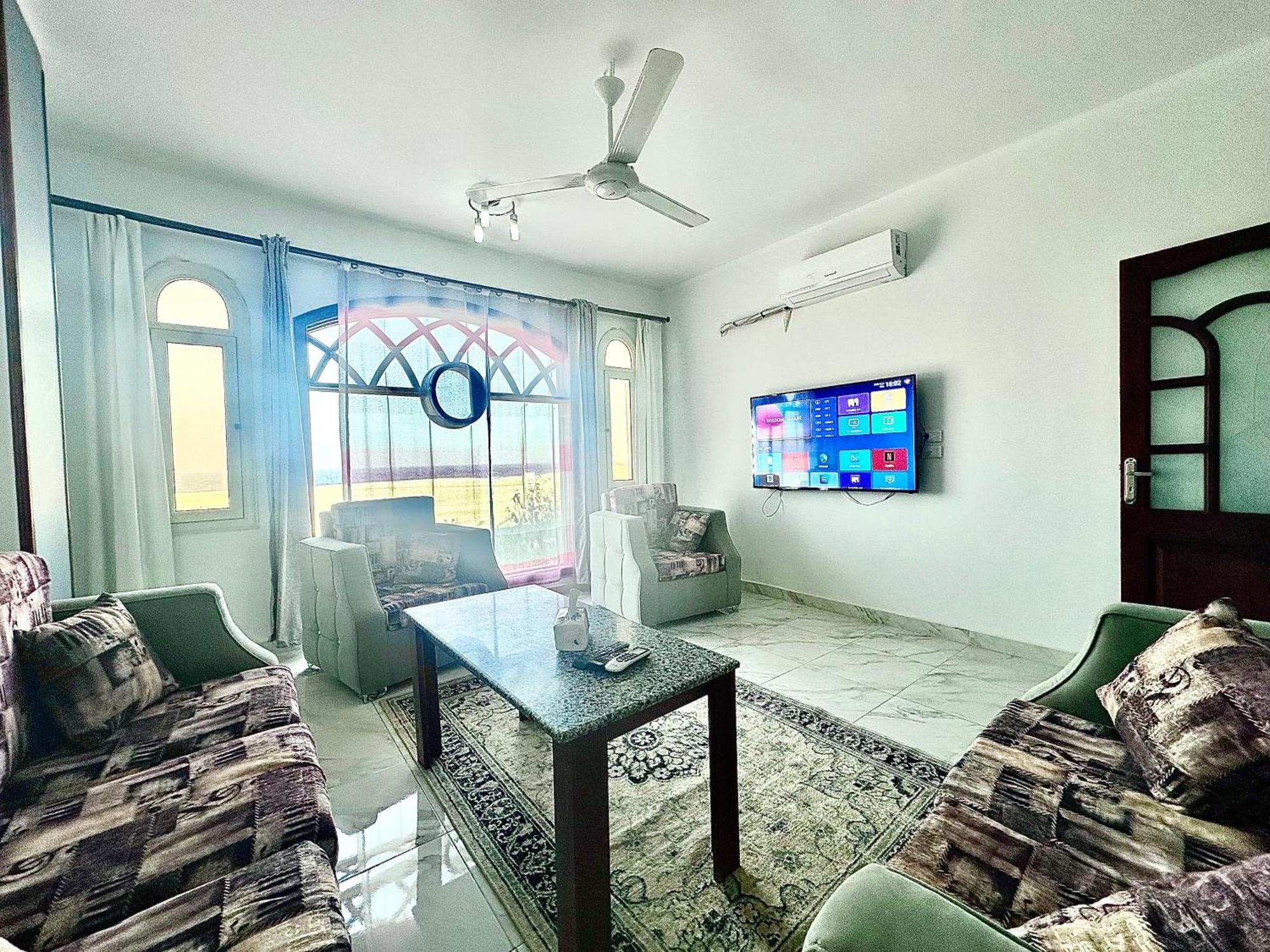 German Dolphin Apartment El Qoseir Екстериор снимка